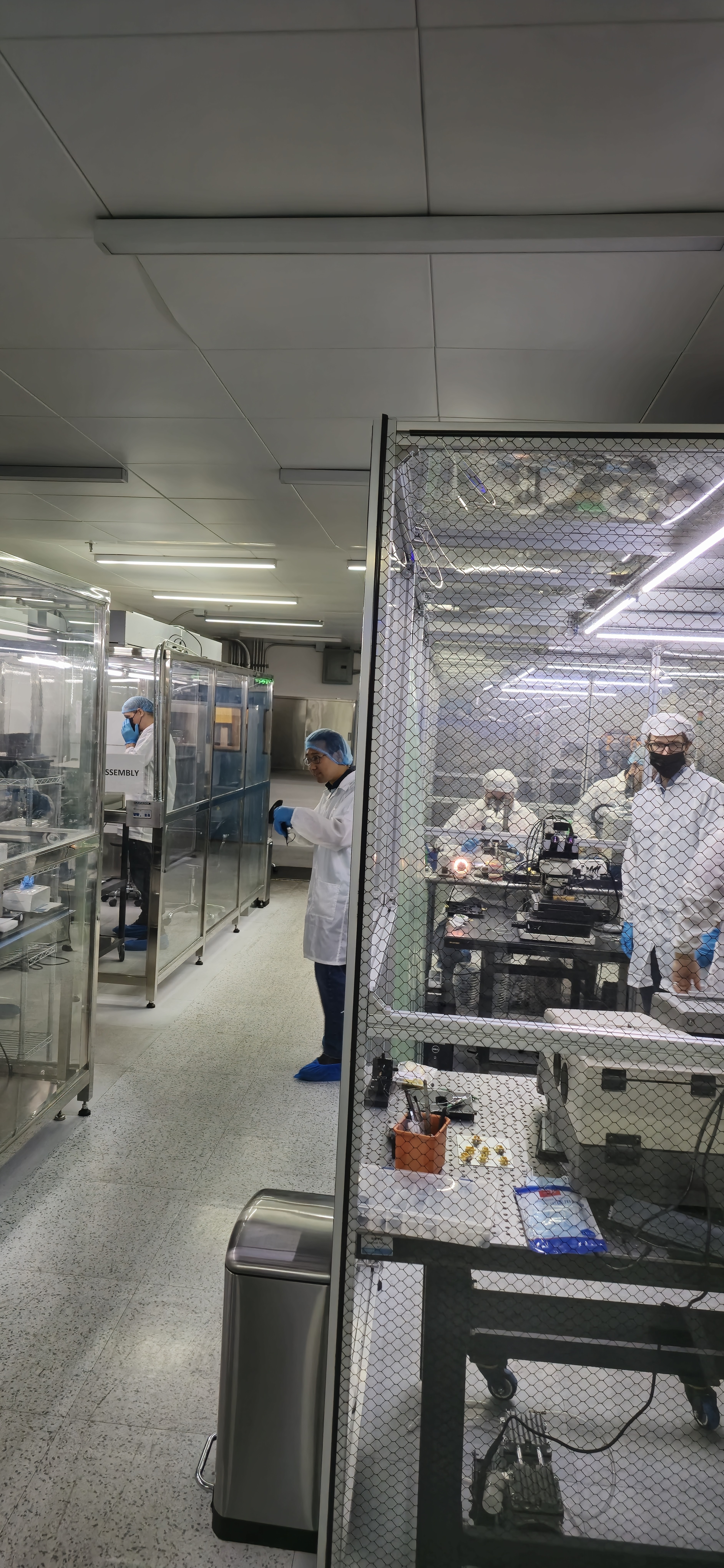 Cleanroom assembly lab overview