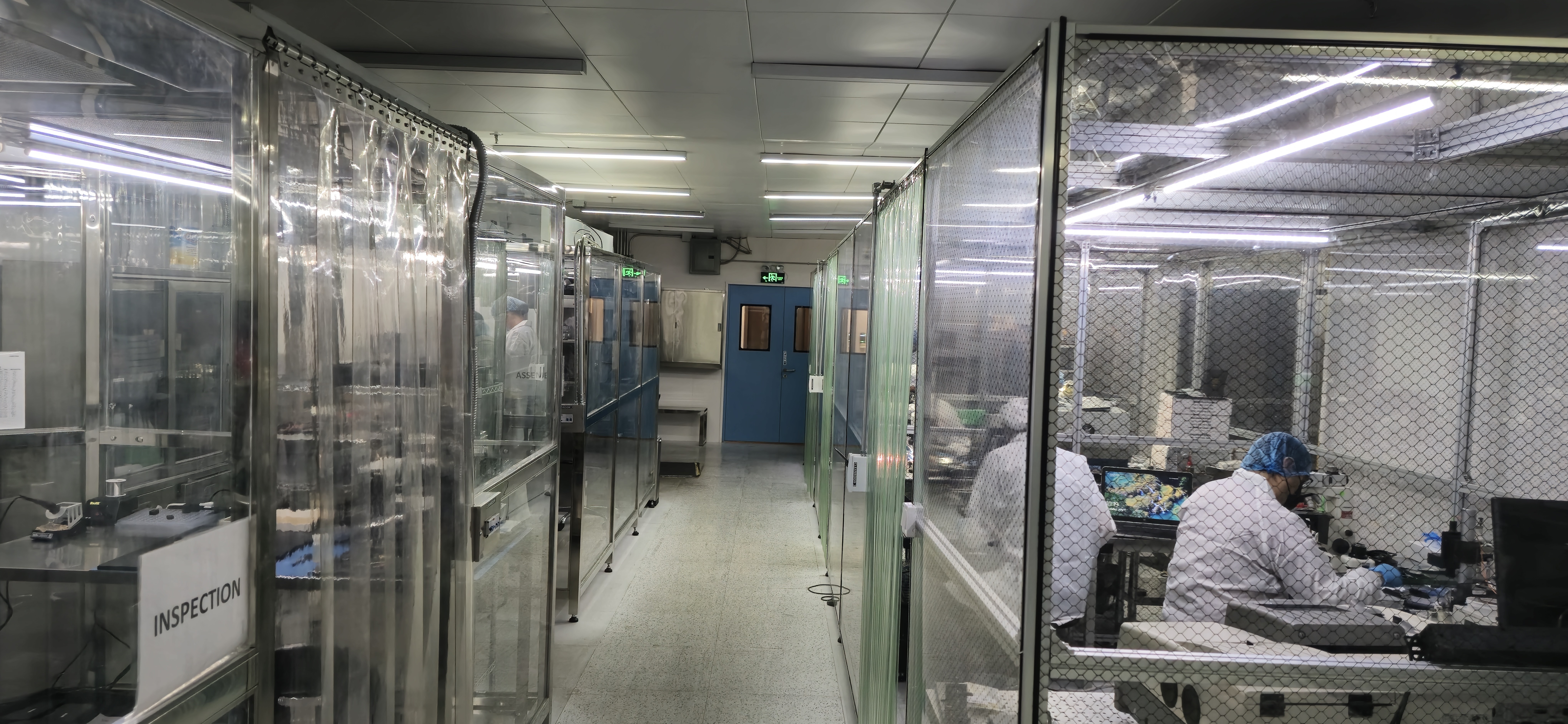Inspection area and cleanroom corridor